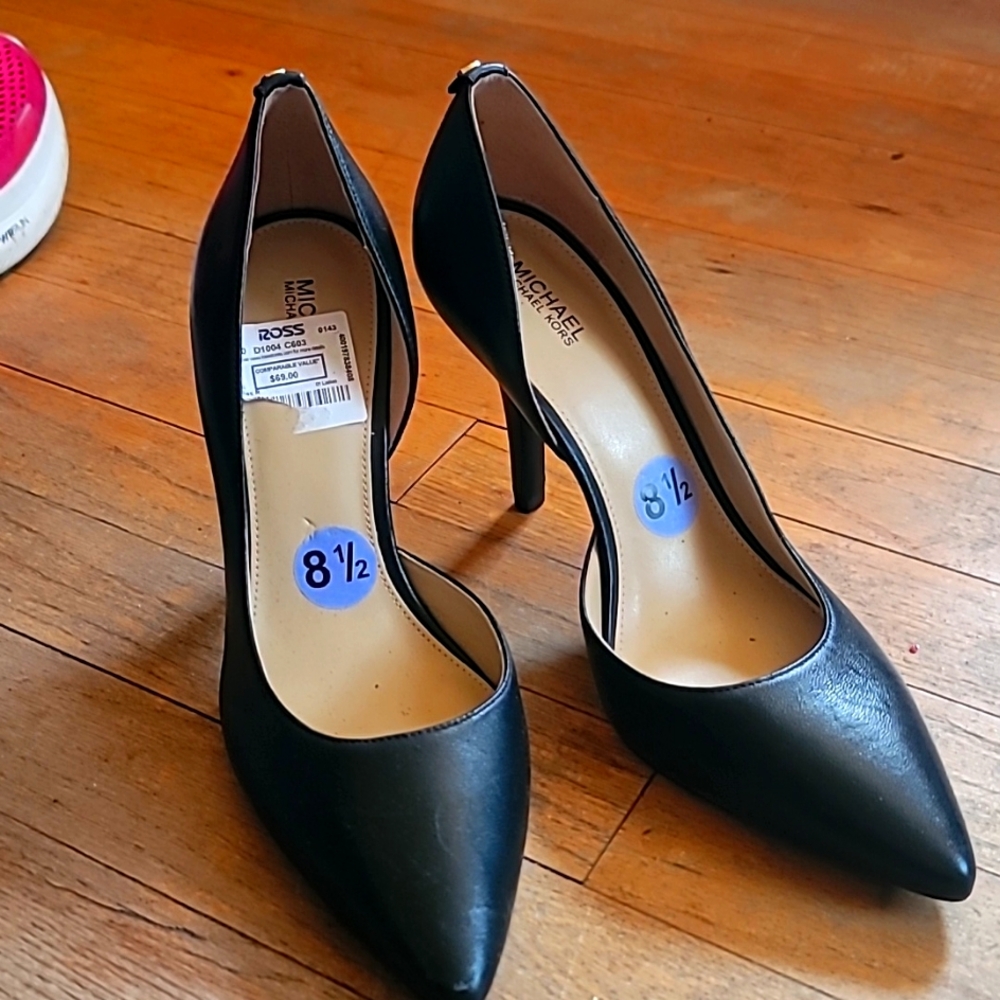 Michael Kors Black pumps. Brand New. Size 8.5